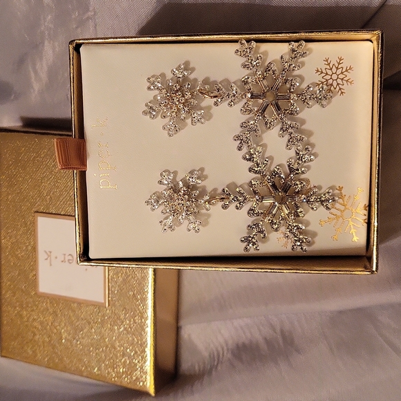 Snowflake earrings BNiB - Picture 1 of 1